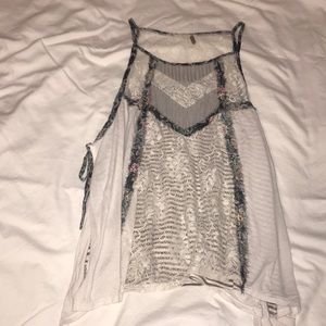 Gorgeous flowy open side tie tank